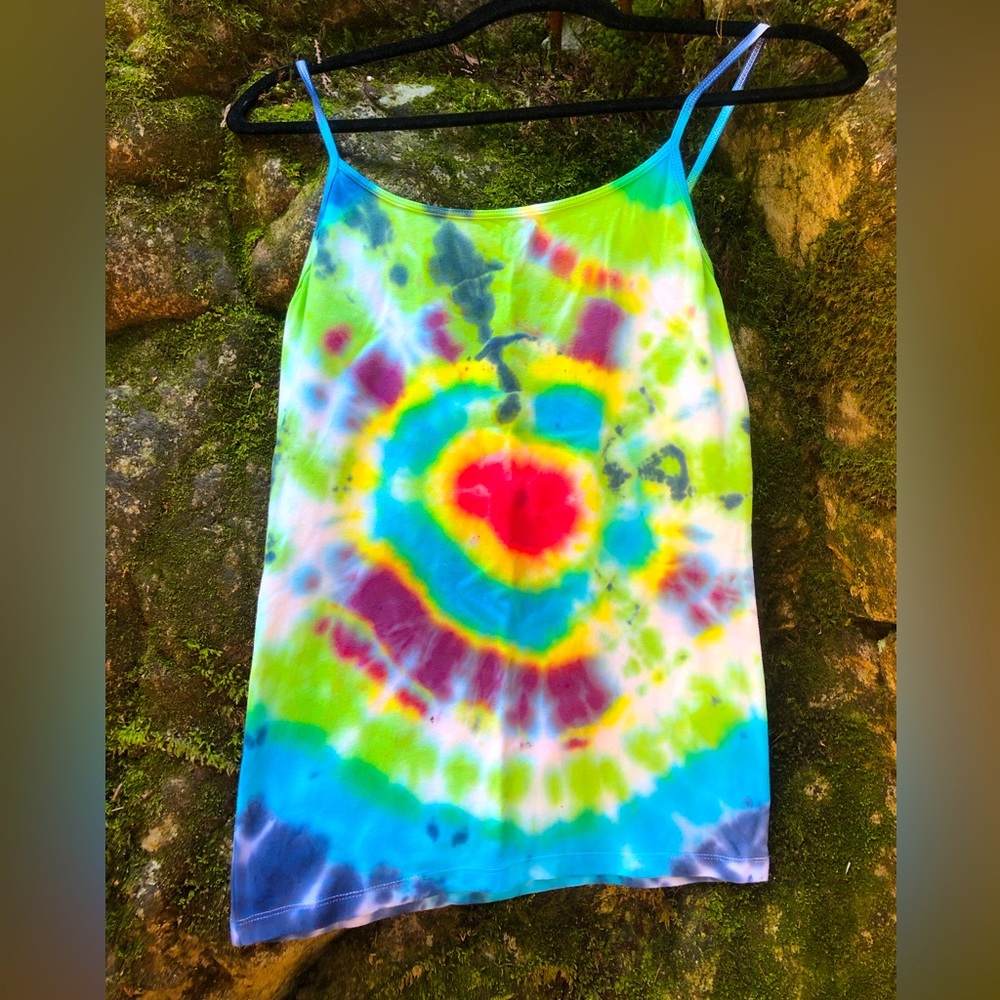 Tie dye tank top inspired by Vancouvers rain forests. ✌️